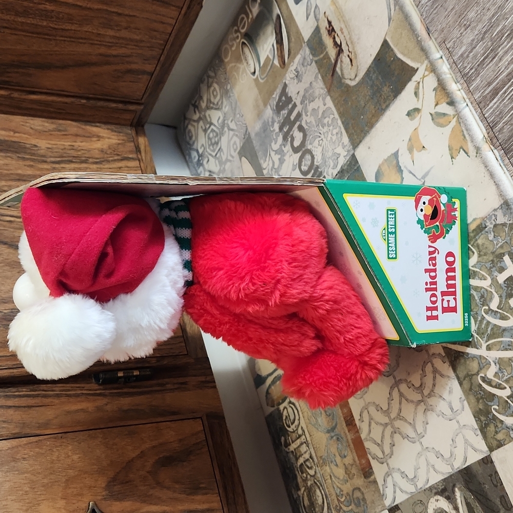 Sesame Street  Holiday Elmo in box. - Picture 4 of 6